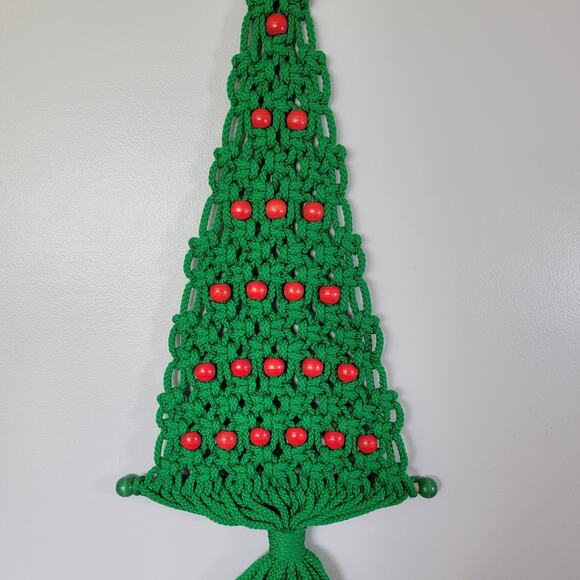Macrame Christmas Tree Boho VTG Wall Hanging Green Red Holidays Winter Festive - Picture 2 of 7